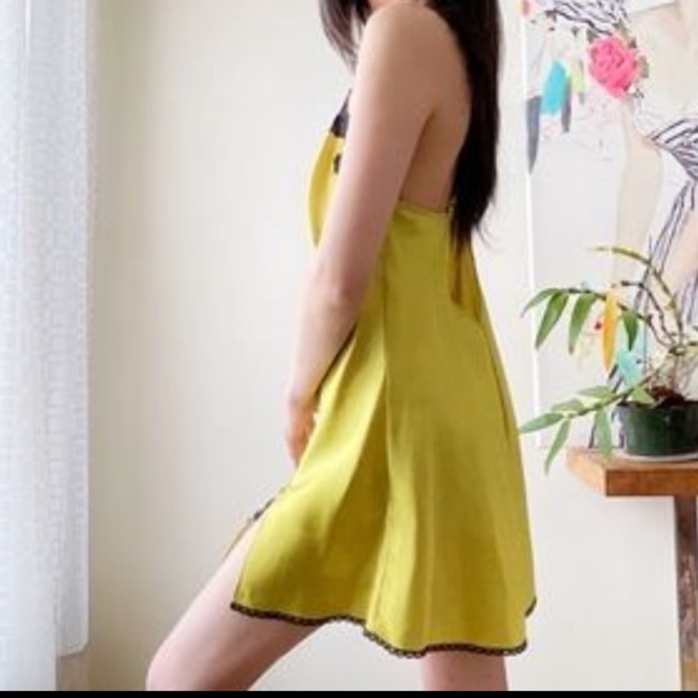 Frederick’s of Hollywood Intimate yellow lace retro glam Lingerie Slip address - Picture 2 of 5